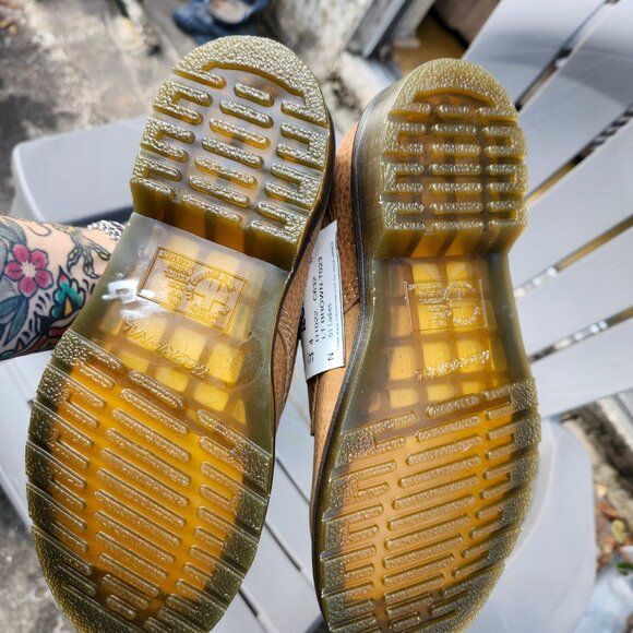 NWT Doc Dr. Martens 101 6-Eye Boot Tan Women's size 5 - Picture 3 of 6